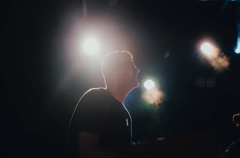 Bru, musicien de Left Corner, performance rocksteady à la MAC3 de Pessac