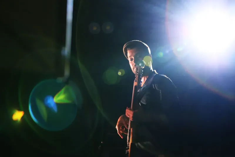 PJ, bassiste de Left Corner, groove rocksteady en live à la MAC3 de Pessac